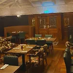 Отель Lady Gregory Hotel, Leisure Club & Beauty 3*