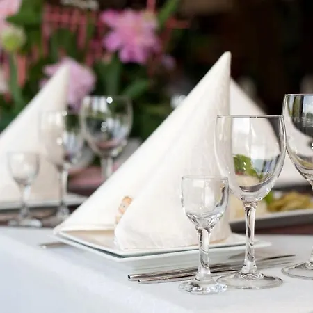 Lady Gregory Hotel, Leisure Club & Beauty فندق جورت